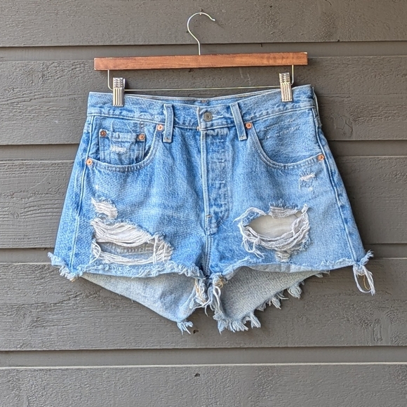 Levi's Premium 501 Distressed Medium Wash Jean Shorts Size W27 Button Fly - Picture 1 of 13